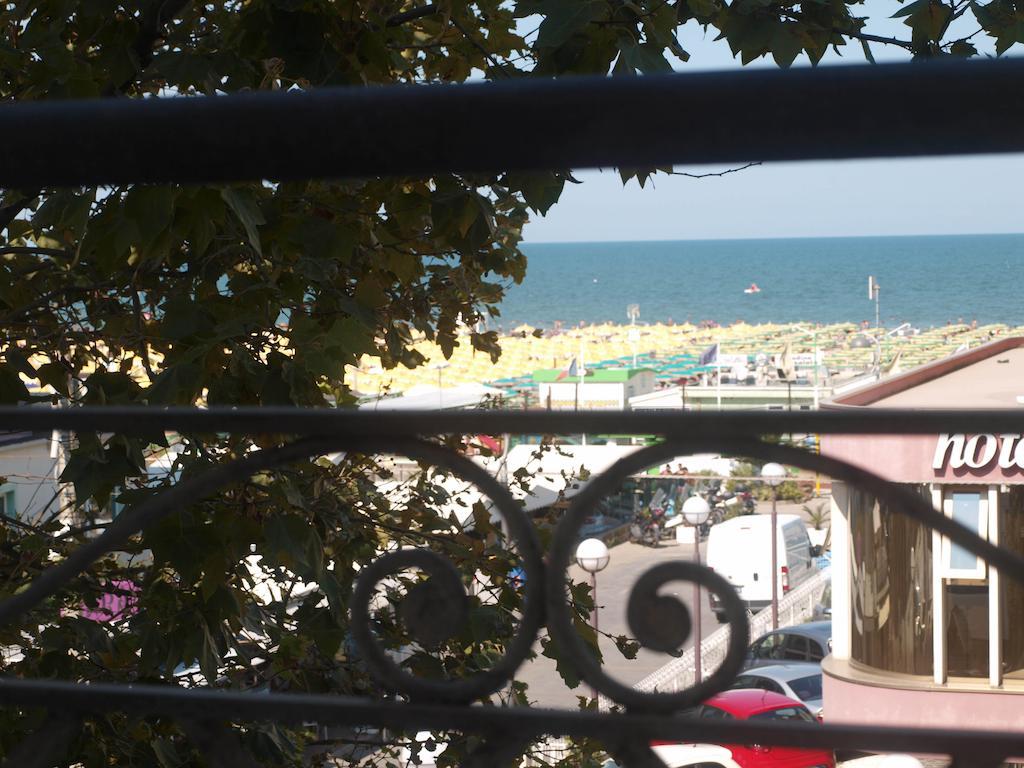 Residence Auriga Rimini Buitenkant foto